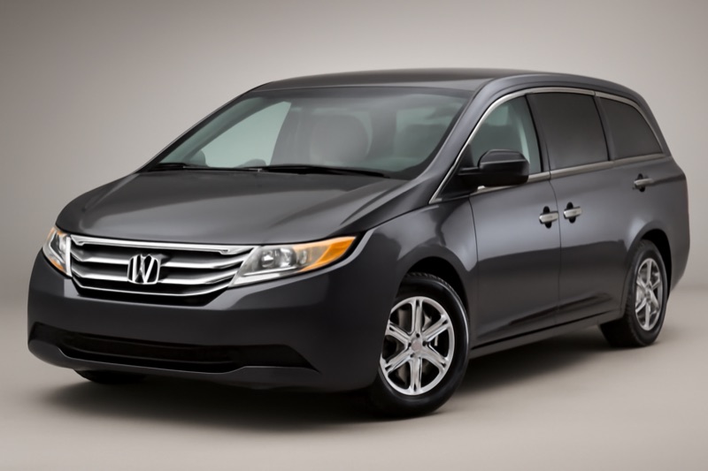 2013 Honda Odyssey windshield replacement in San Fernando, CA