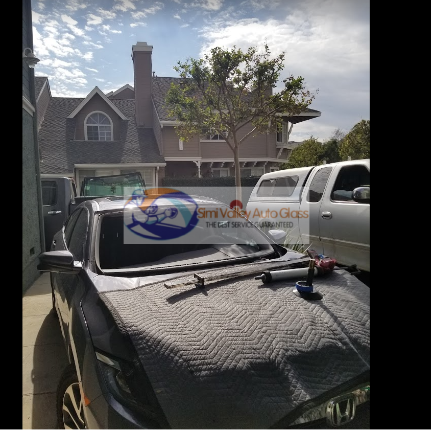 Mobile auto glass service van in San Fernando